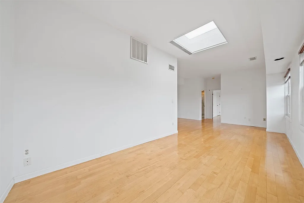 21 Linden St #403 - Photo 5 of 10