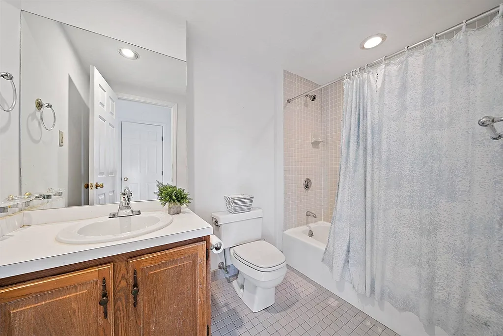 21 Linden St #403 - Photo 6 of 10