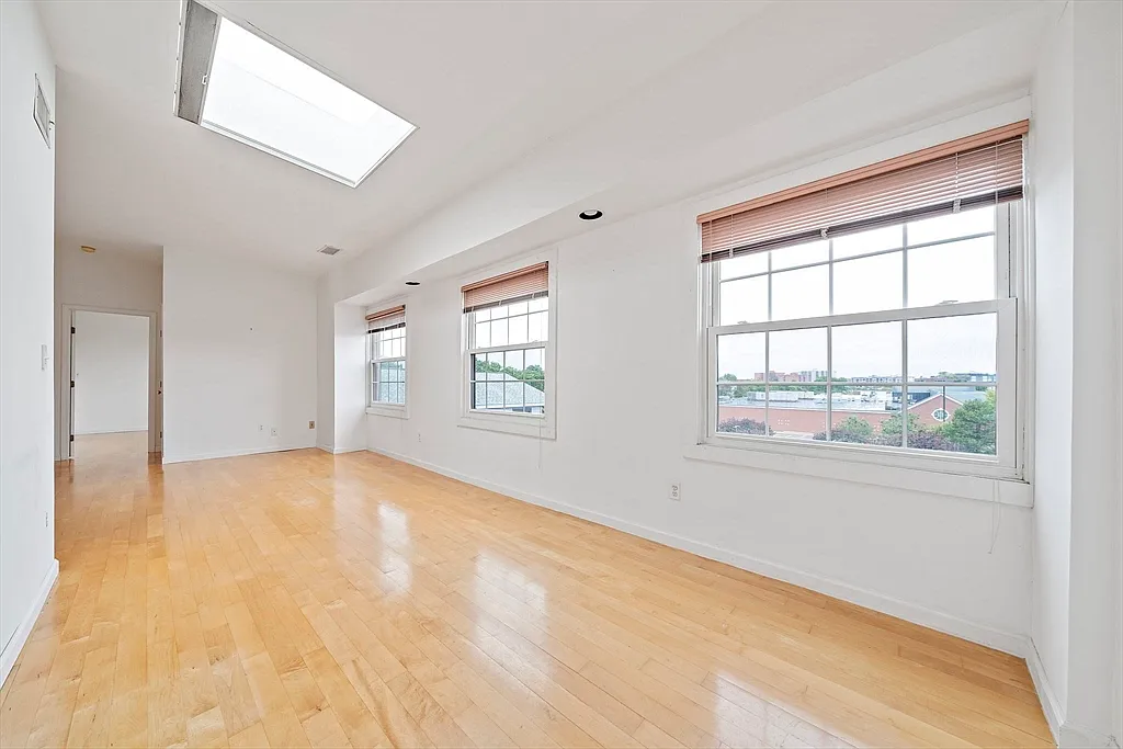 21 Linden St #403 - Photo 7 of 10