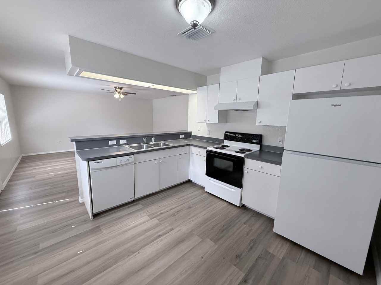 1115-1117 Highlands Rd - Photo 2 of 15