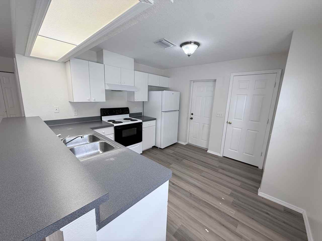 1115-1117 Highlands Rd - Photo 4 of 15