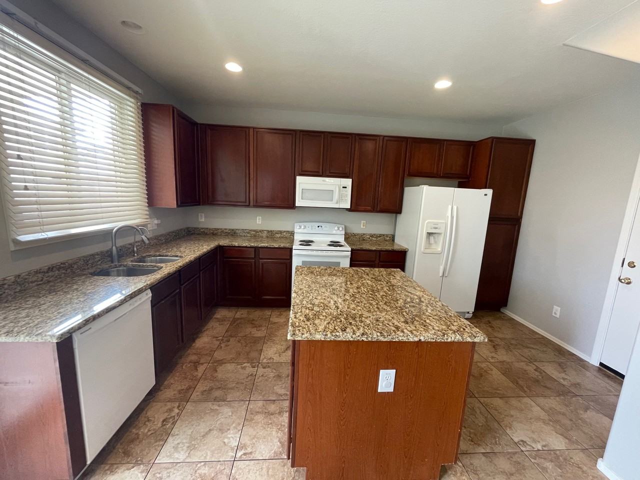 16019 N 171st Ln - Photo 7 of 30