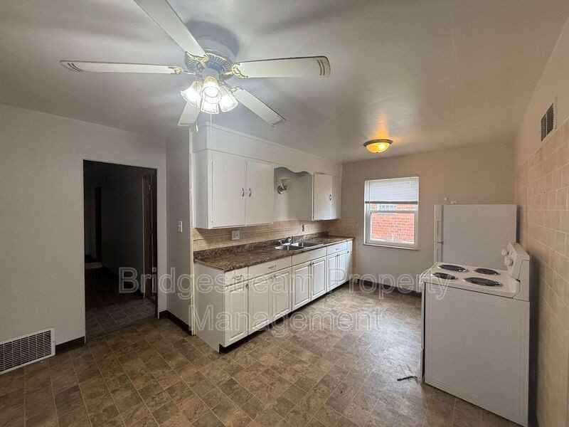 211 N Cherrywood Ave #2 - Photo 2 of 6
