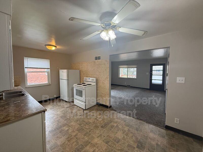 211 N Cherrywood Ave #2 - Photo 3 of 6