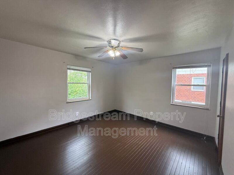 211 N Cherrywood Ave #2 - Photo 4 of 6