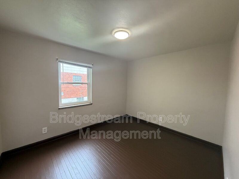 211 N Cherrywood Ave #2 - Photo 5 of 6