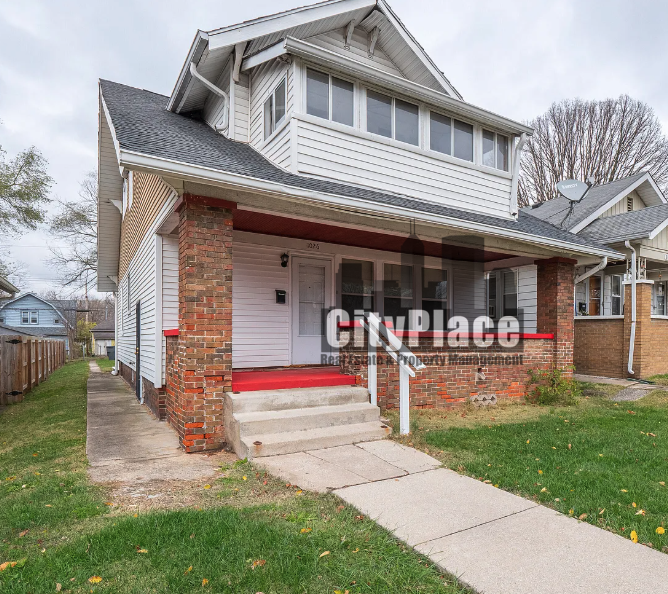 1026 W 35th St - Photo 4 of 6