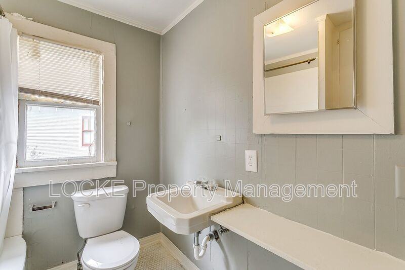 1411 6th Ave #3 - Photo 4 of 11