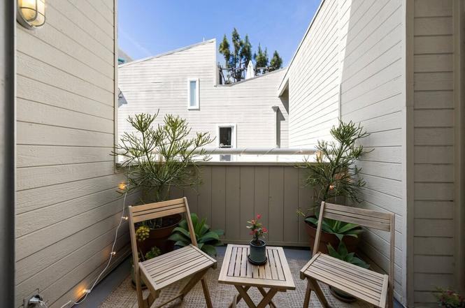 3101 5th St #8 - Photo 4 of 11
