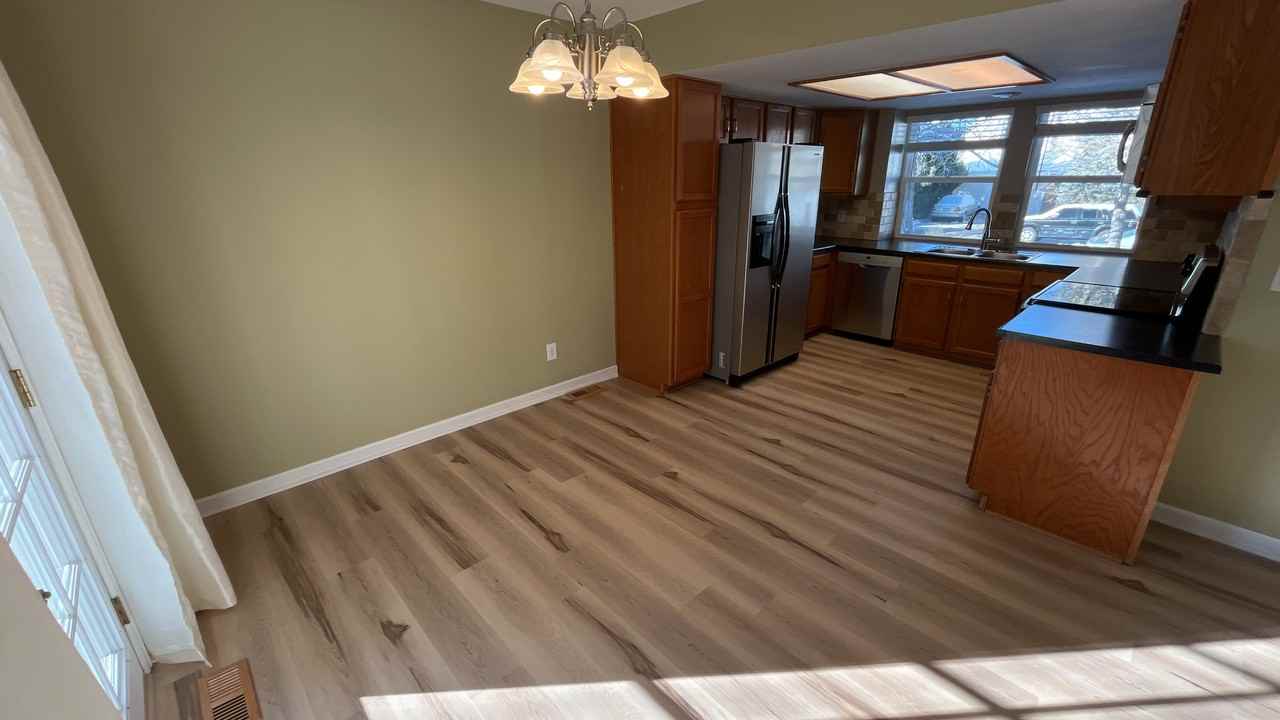 8525 Pepperridge Dr - Photo 4 of 13