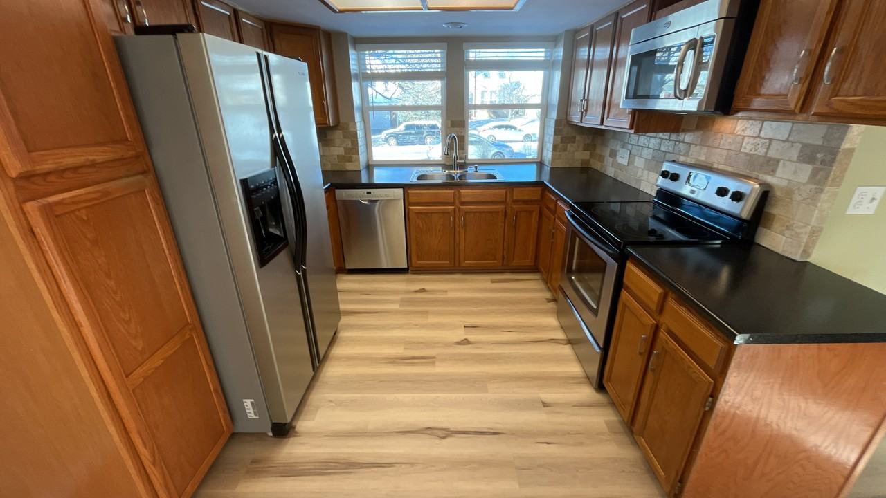 8525 Pepperridge Dr - Photo 5 of 13