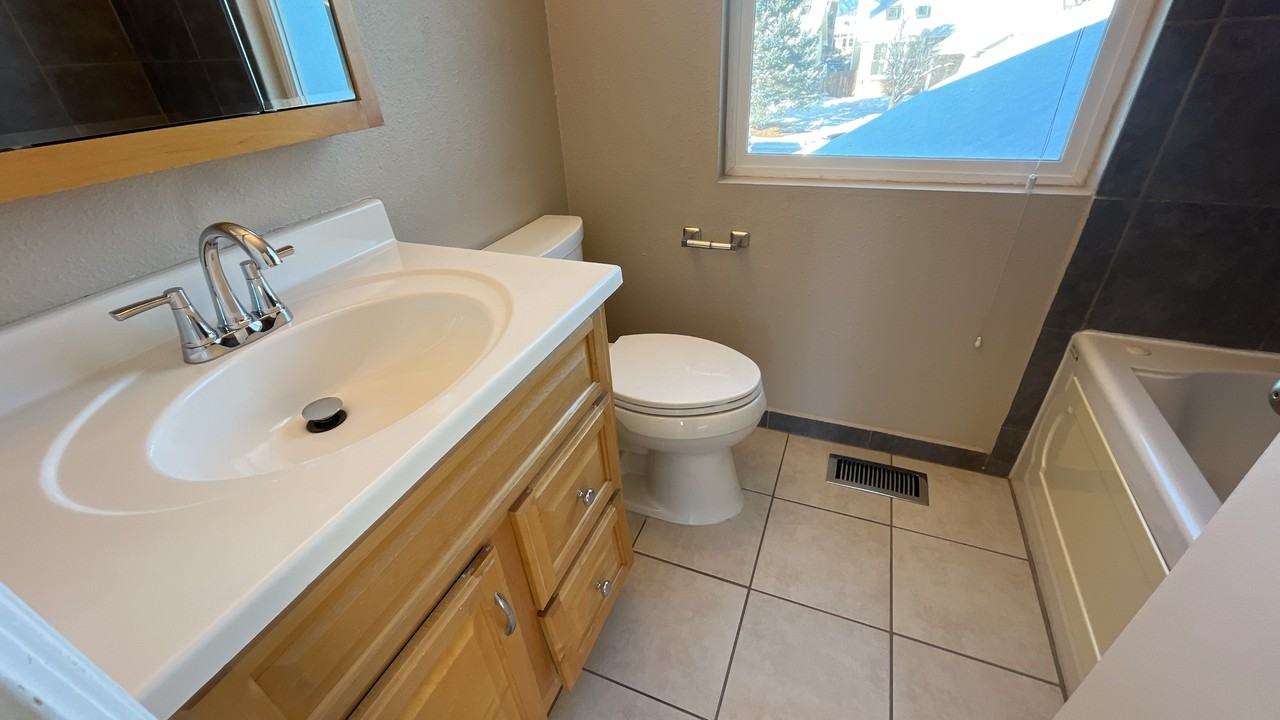 8525 Pepperridge Dr - Photo 7 of 13