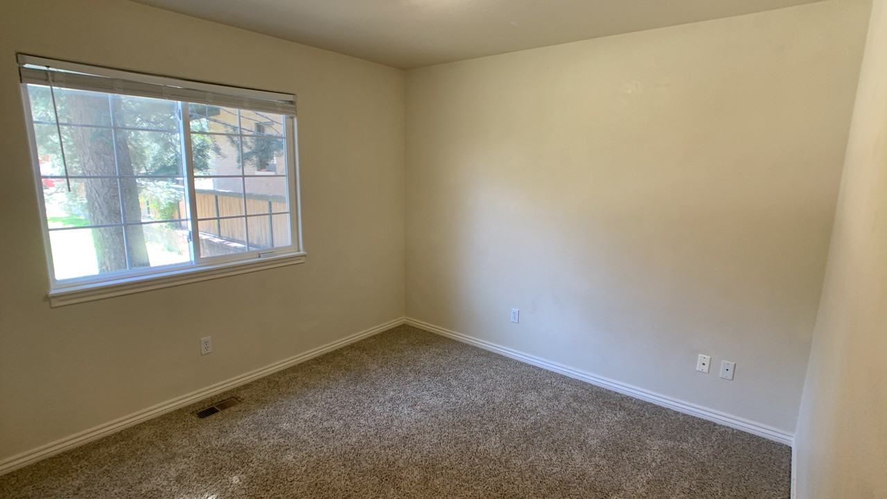 10 Anita Rd - Photo 7 of 10