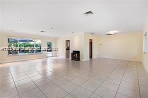 2632 Northeast 30th Street - Photo 3 of 17