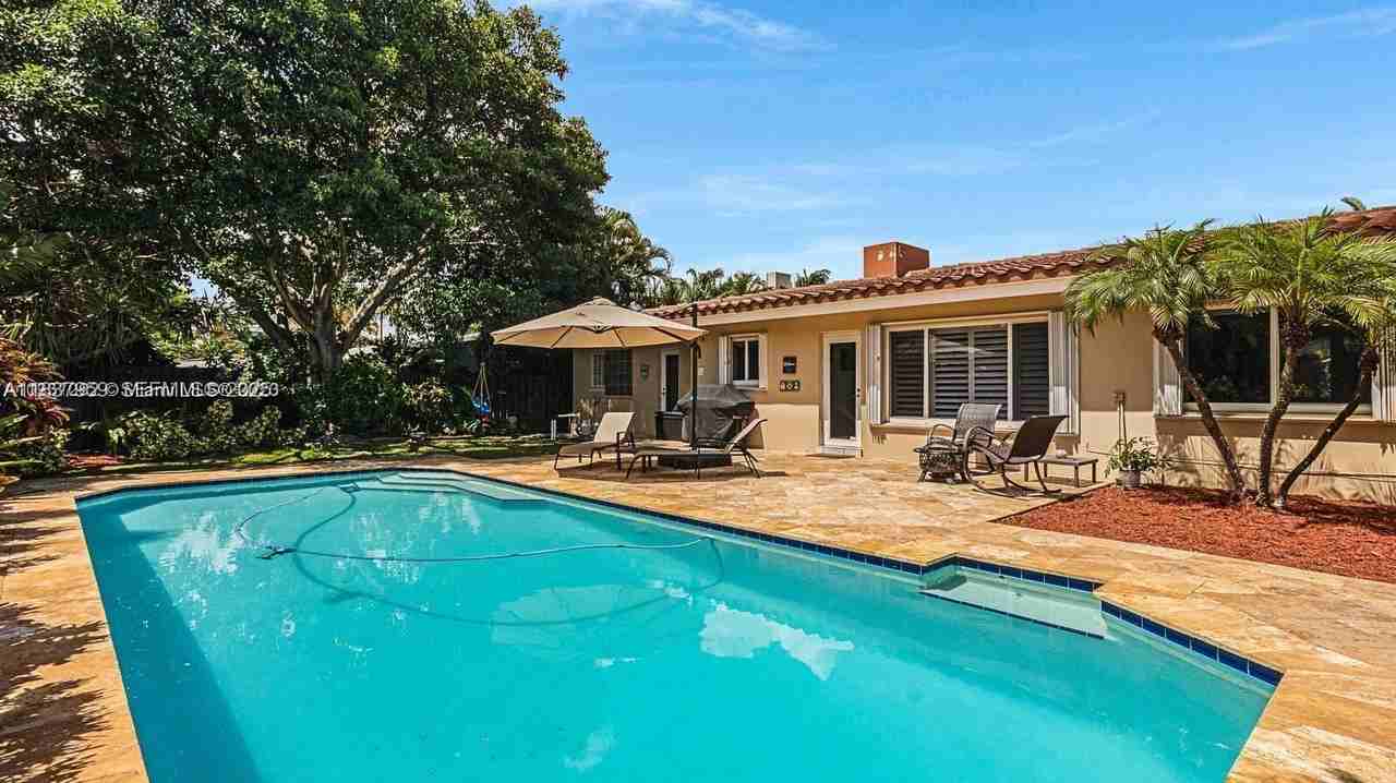 2632 Northeast 30th Street - Photo 4 of 17