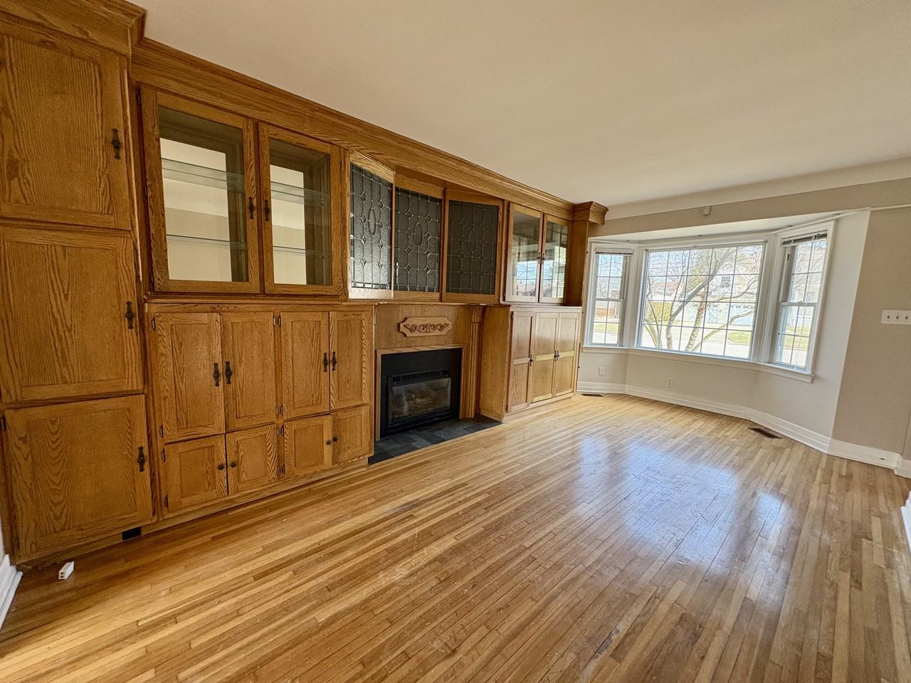 4019 Casgrain Dr - Photo 4 of 39