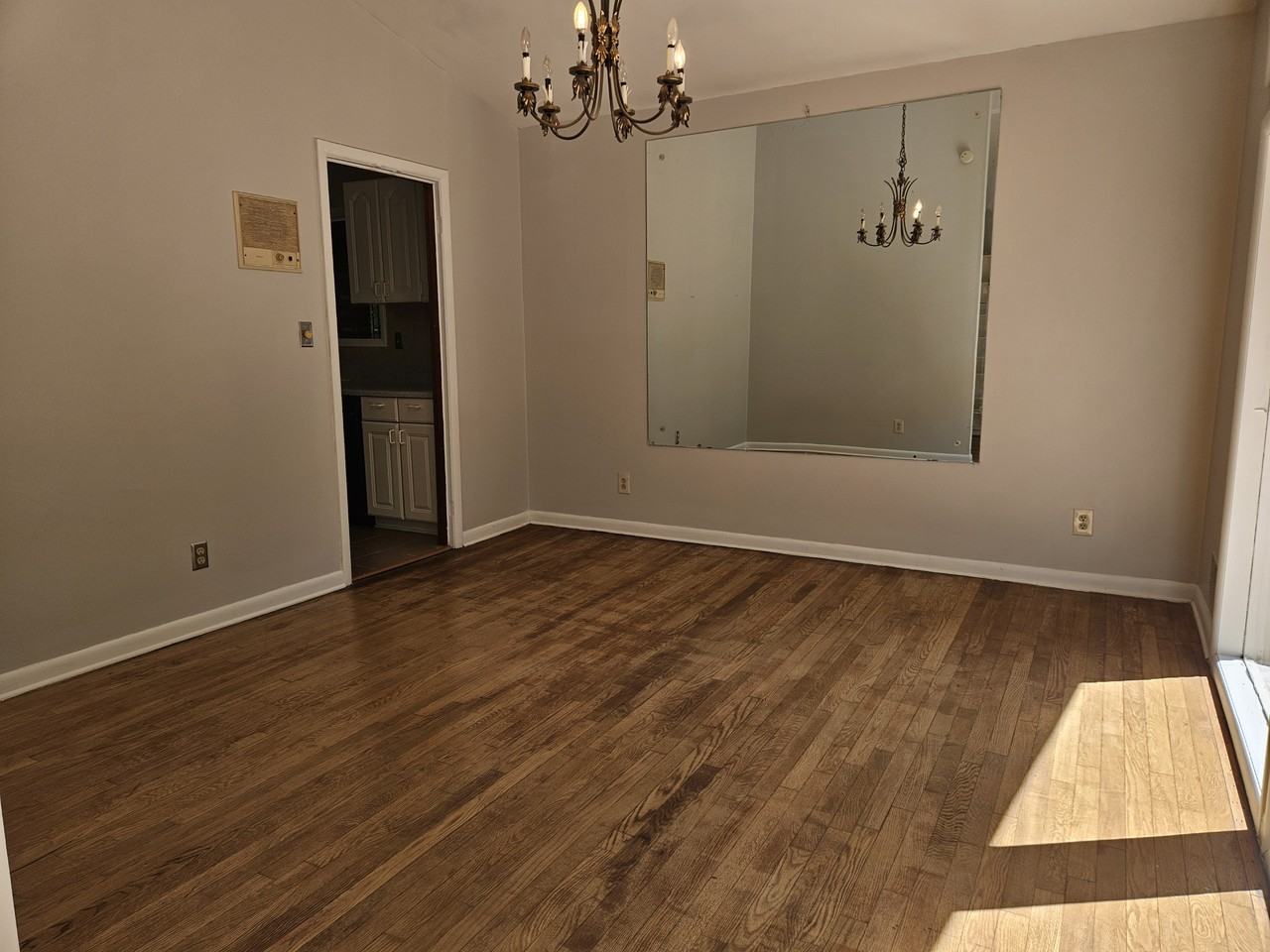 3543 Cloudland Dr - Photo 4 of 17