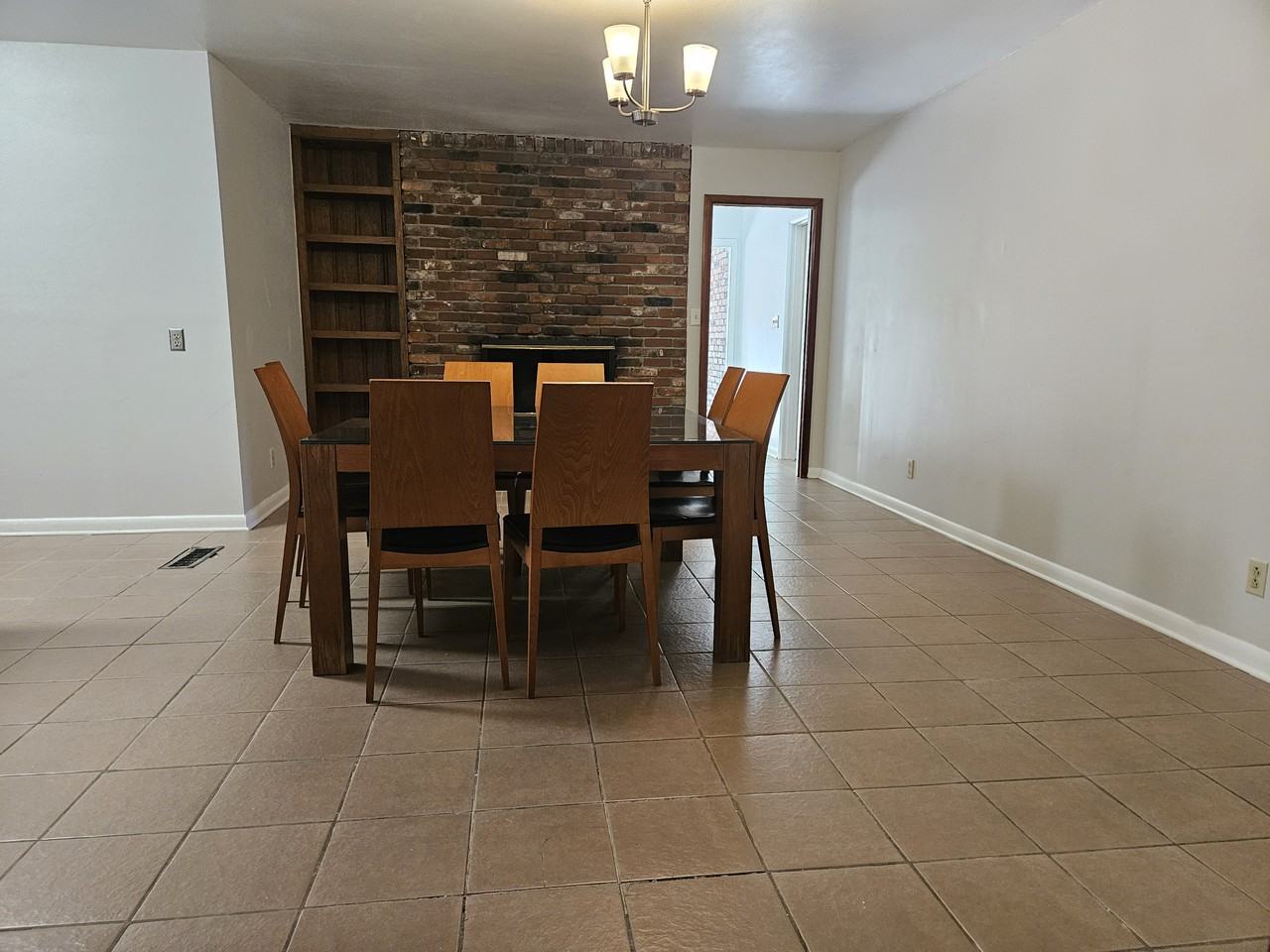 3543 Cloudland Dr - Photo 5 of 17