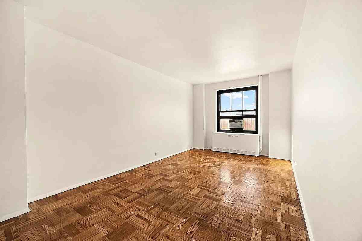 345 Clinton Ave #14D - Photo 7 of 8