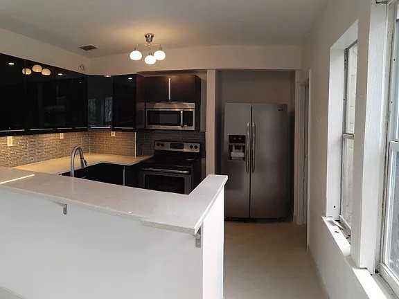 1730 Nw 51st St - Photo 4 of 10