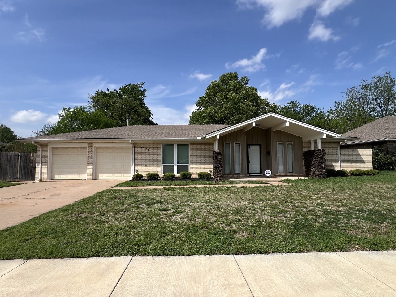 2529 Nw 116th St - Photo 2 of 20