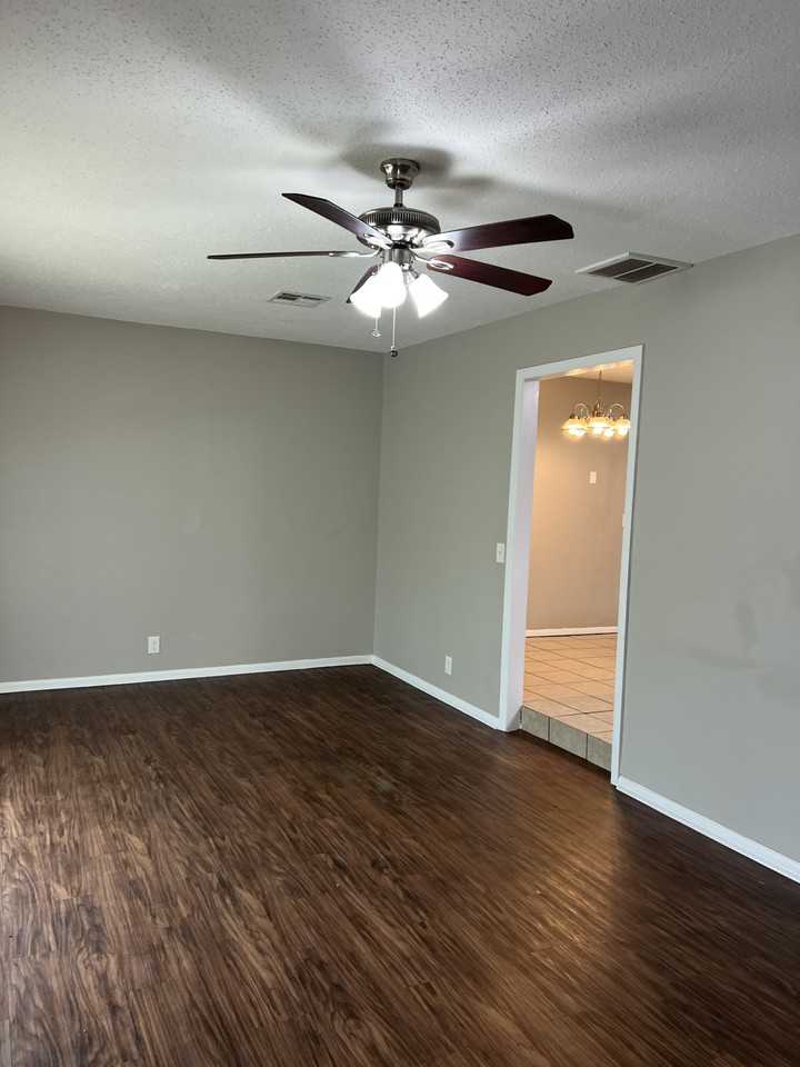 2529 Nw 116th St - Photo 7 of 20