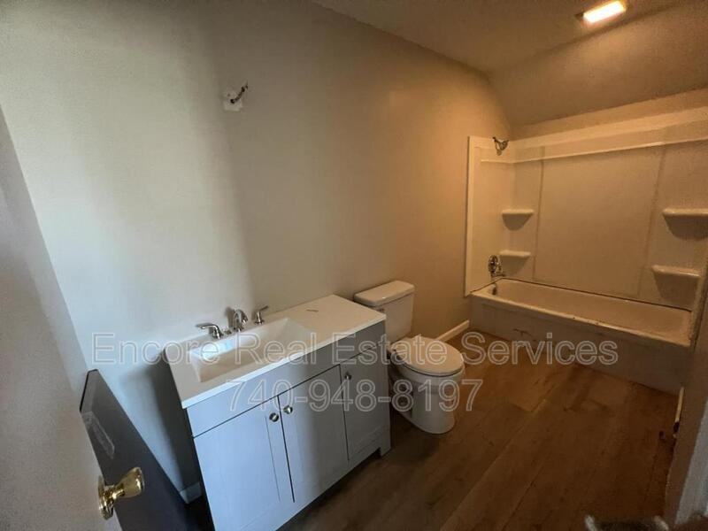 390 N Cedar St - Photo 2 of 6