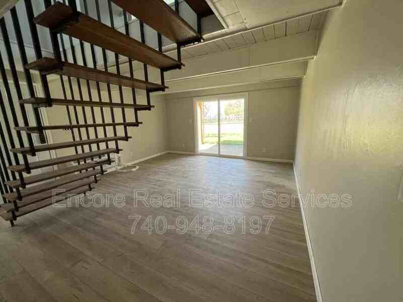 390 N Cedar St - Photo 4 of 6