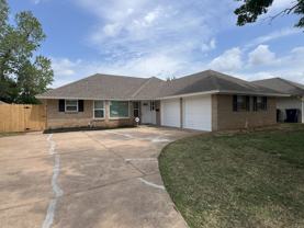 2617 Nw 112th St - Photo 1 of 1