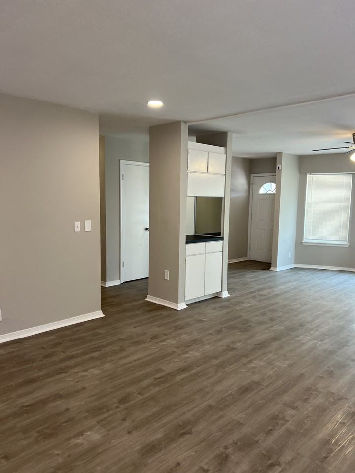 2617 Nw 112th St - Photo 3 of 18