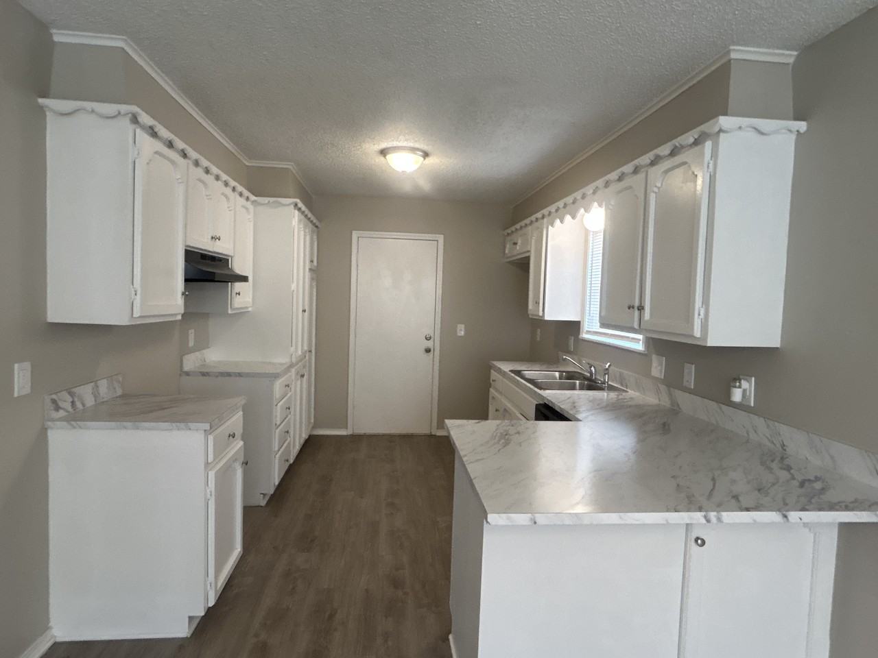 306 E 24th Ct - Photo 4 of 12