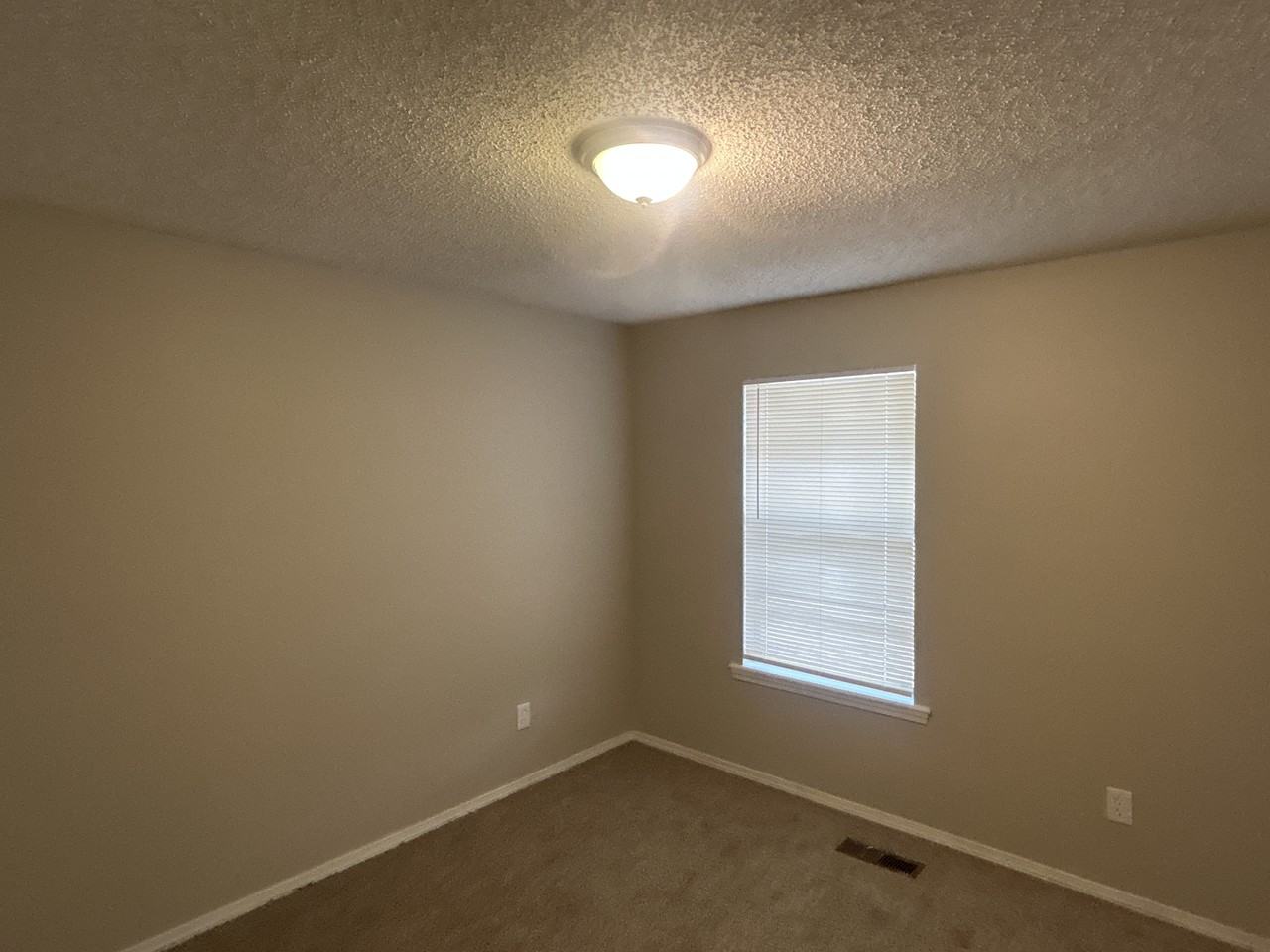 306 E 24th Ct - Photo 5 of 12