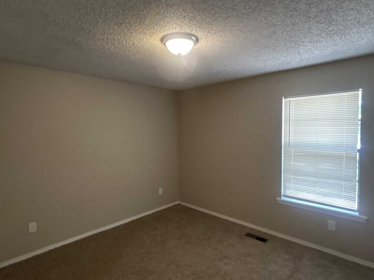 306 E 24th Ct - Photo 6 of 12