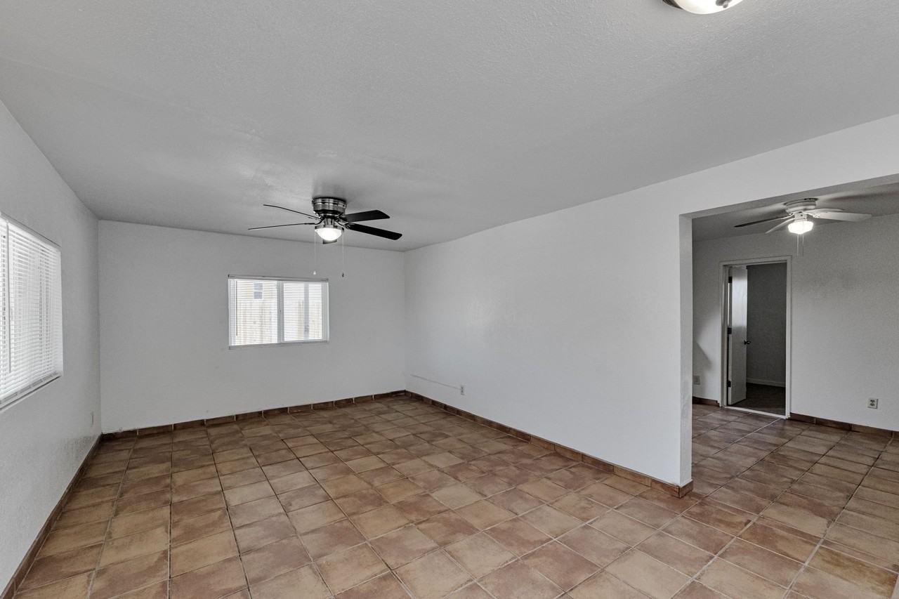 2810 W Carnauba St - Photo 3 of 24