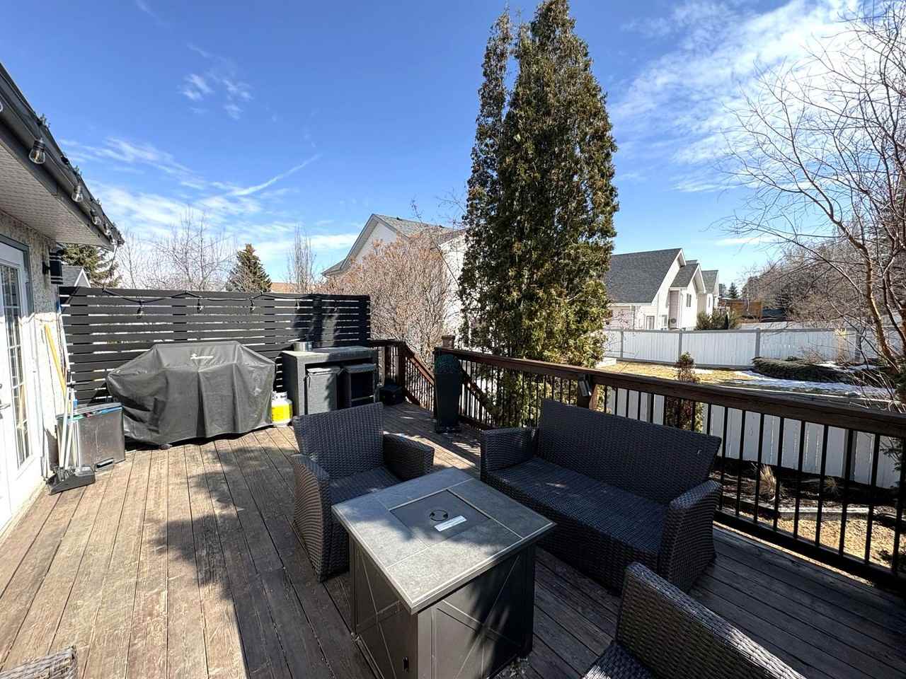 121 Lilac Dr - Photo 2 of 28