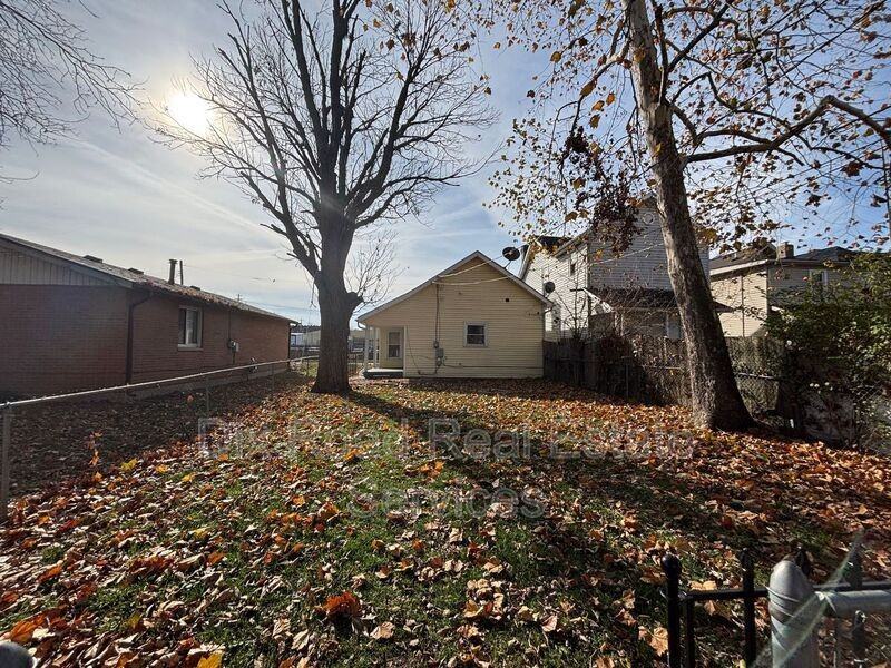 1609 Manchester Ave - Photo 5 of 23