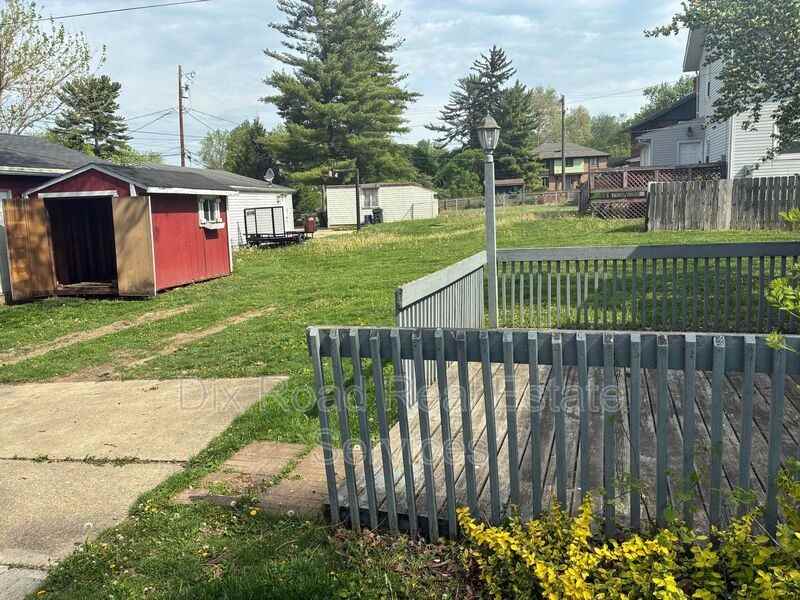 504 Highland St - Photo 4 of 25