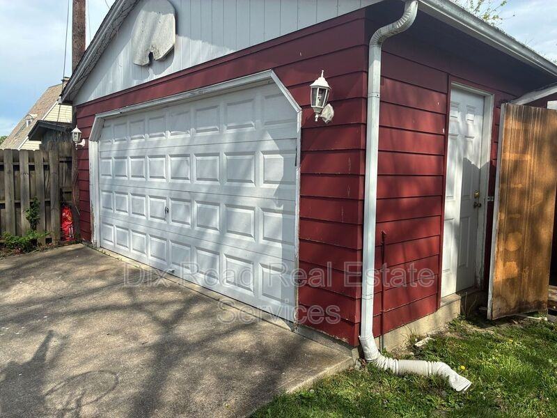 504 Highland St - Photo 5 of 25