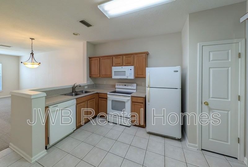 8428 Thornbush Ct - Photo 2 of 24