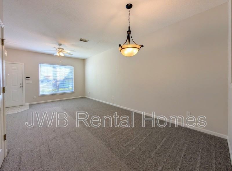 8428 Thornbush Ct - Photo 5 of 24