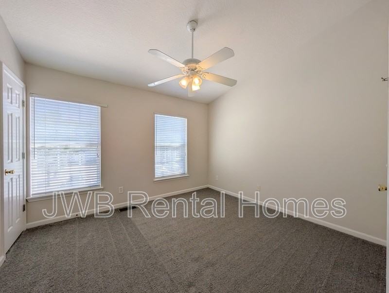 8428 Thornbush Ct - Photo 6 of 24