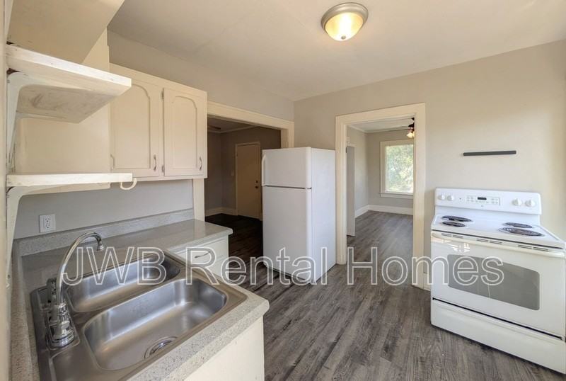 2022 Dellwood Ave #2 - Photo 2 of 14