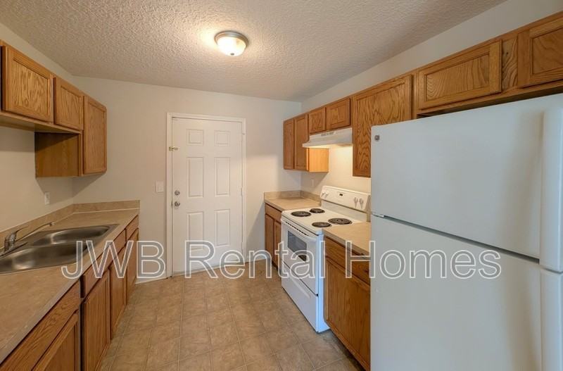 4365 Melissa Ct W - Photo 2 of 19