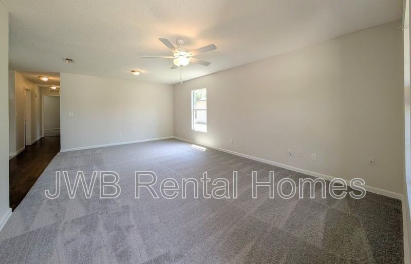 4365 Melissa Ct W - Photo 4 of 19