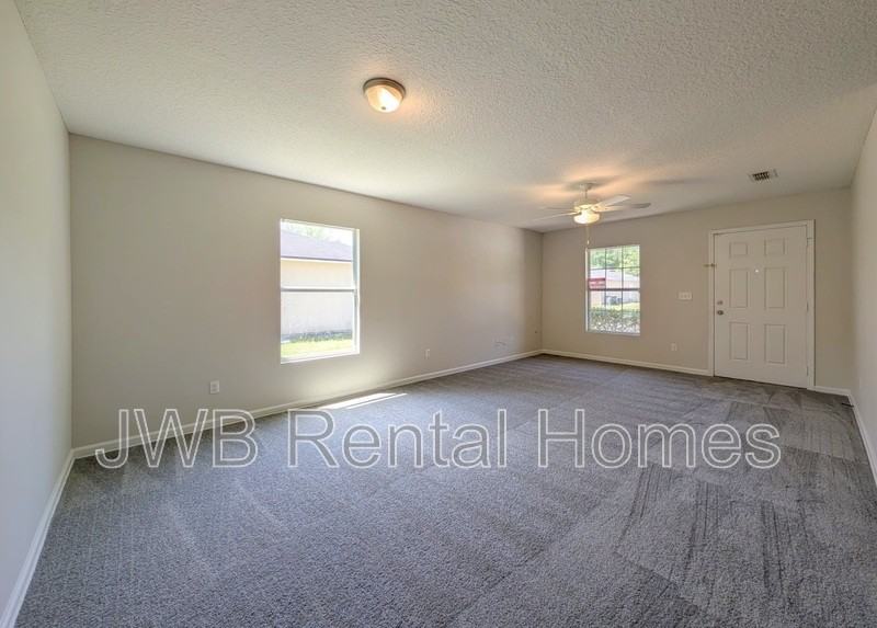 4365 Melissa Ct W - Photo 5 of 19