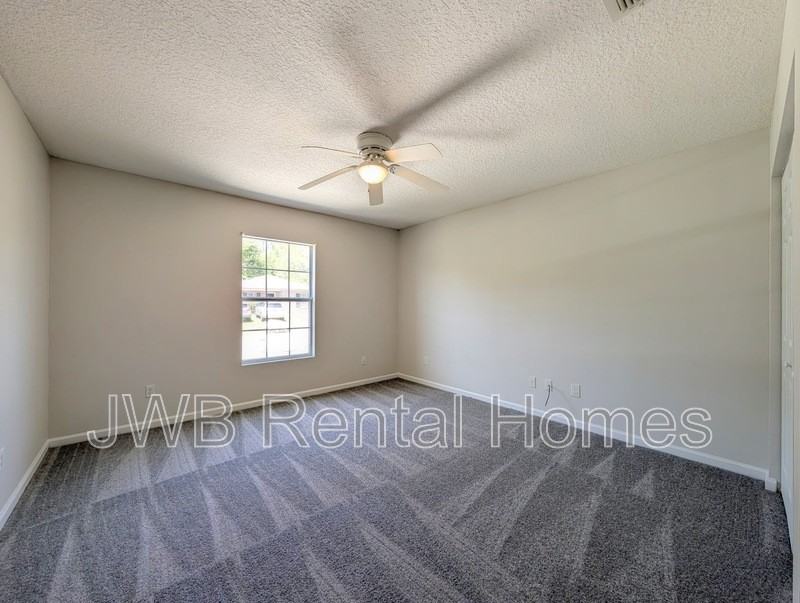 4365 Melissa Ct W - Photo 6 of 19