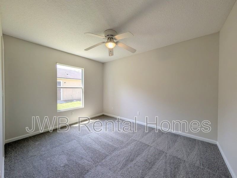 4365 Melissa Ct W - Photo 7 of 19