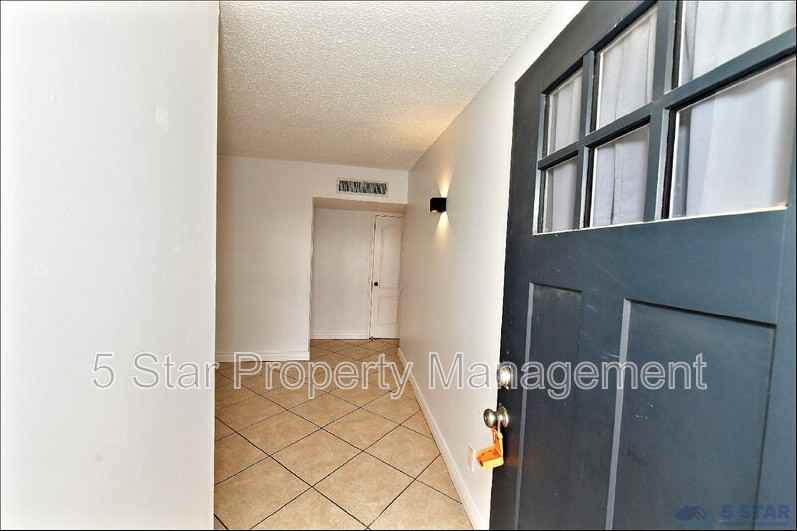 10565 Murphy St - Photo 5 of 50