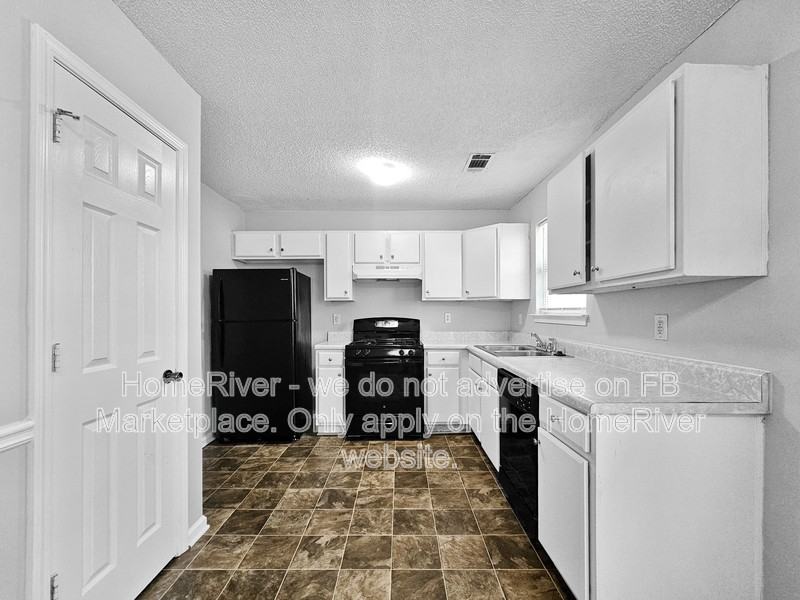 3010 Stonebridge Creek Dr - Photo 4 of 20