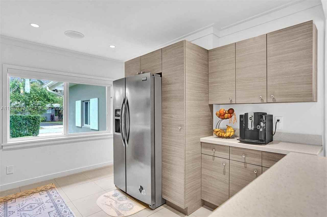 11425 Northeast 3rd Avenue - Photo 3 of 43